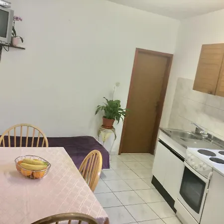 Apartment E & E