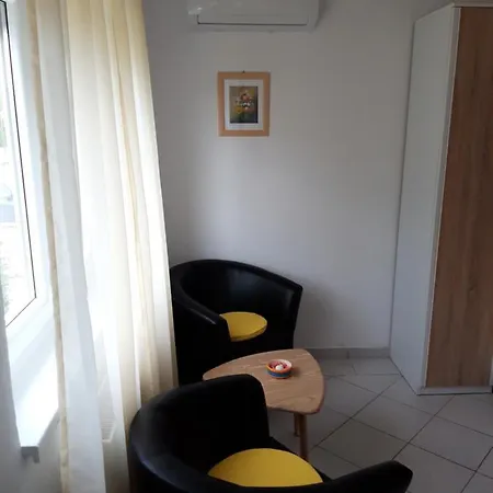 E & E Apartment