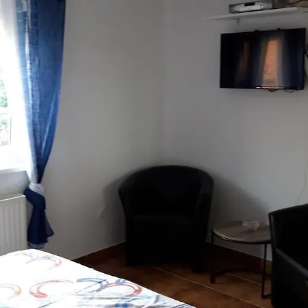 Apartment E & E